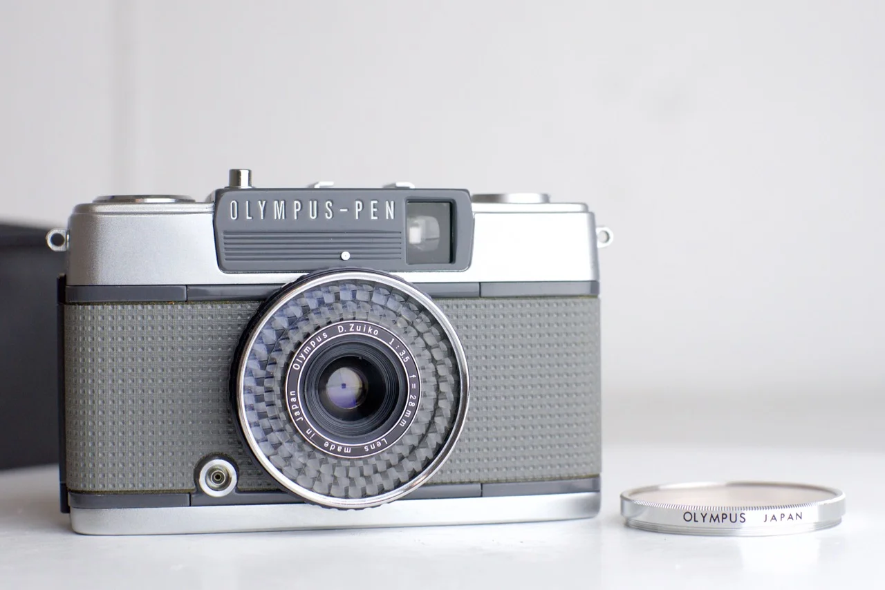 Olympus Pen EE-2 Half Frame Point and Shoot 35mm Film Camera with